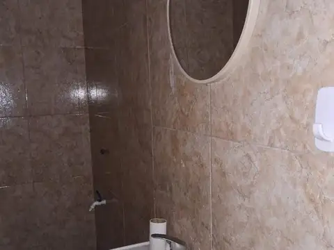 Posibilidad de alquilar local aledaño y planta alta también!