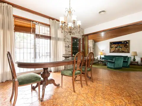 Casa en Venta con 3 cocheras
