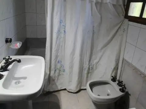 OPORTUNIDAD VENTA CASA 5 AMBIENTES TOMA PERMUTA ESCUCHA OFERTA