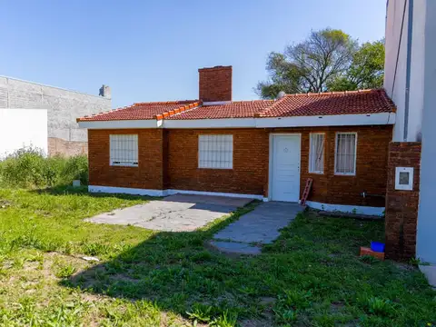 Casa 3 dormitorios y patio, apta crédito, Paraná