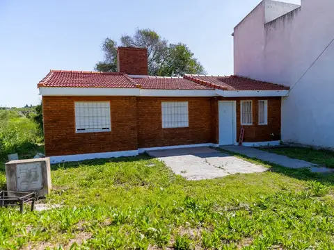 Casa 5 ambientes con 1 baño