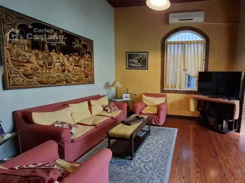 Casa 7 ambientes con 5 baños