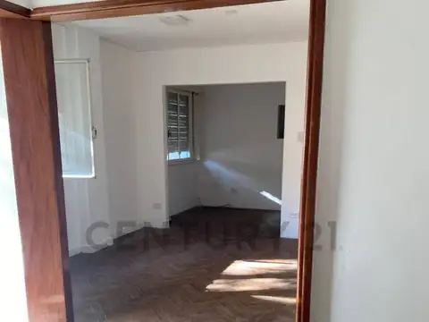 Casa 5 ambientes con 1 baño