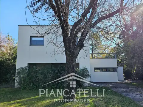 VENTA DE CASA EN BANCO PROVINCIA CON FONDO AL ARROYO