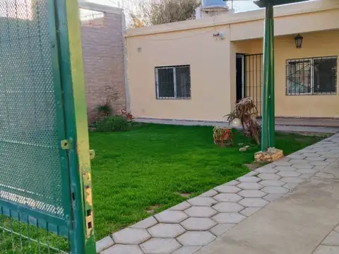 Casa 5 ambientes con 2 baños