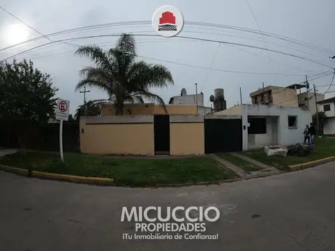 Casa en venta, Dr. Ballester 190 entre Gelves y Pasteur, Escobar centro