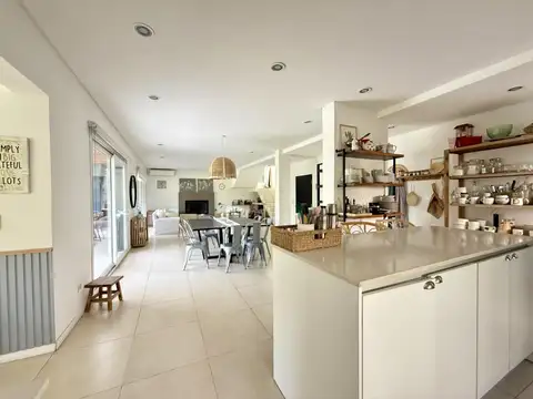 Excelente casa en Barbarita, lote interno 