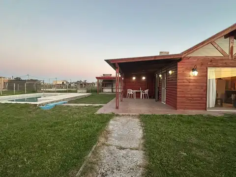 VENTA CASA QUINTA 3 AMB. CON PILETA Y PARRILLA