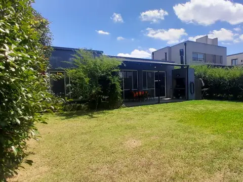 Venta Casa - Barrio San Eduardo - Pilar del Este