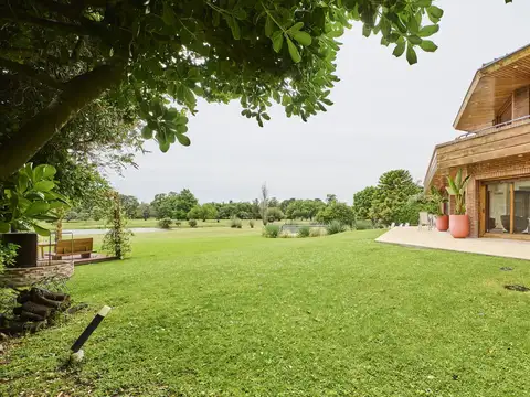 Venta Casa 6 ambientes en Club de Campo Hacoaj Ubicación privilegiada con mucha intimidad