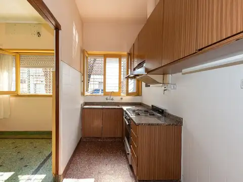 Venta Casa lote propio multifamiliar Pompeya