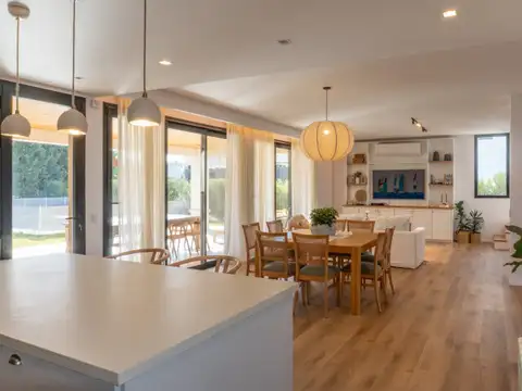 Casa de 3 dormitorios moderna en PUERTO ROLDÁN