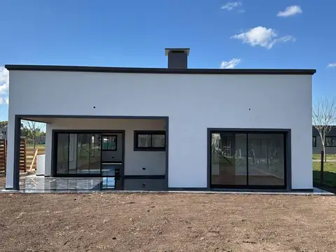 Casa 5 ambientes con 2 baños