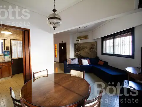 A pocos metros de la zona comercial de Ramos Mejía, Luminoso, apto crédito.