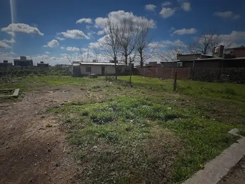 Terreno en Funes - Hipolito Vieytes  al 1500