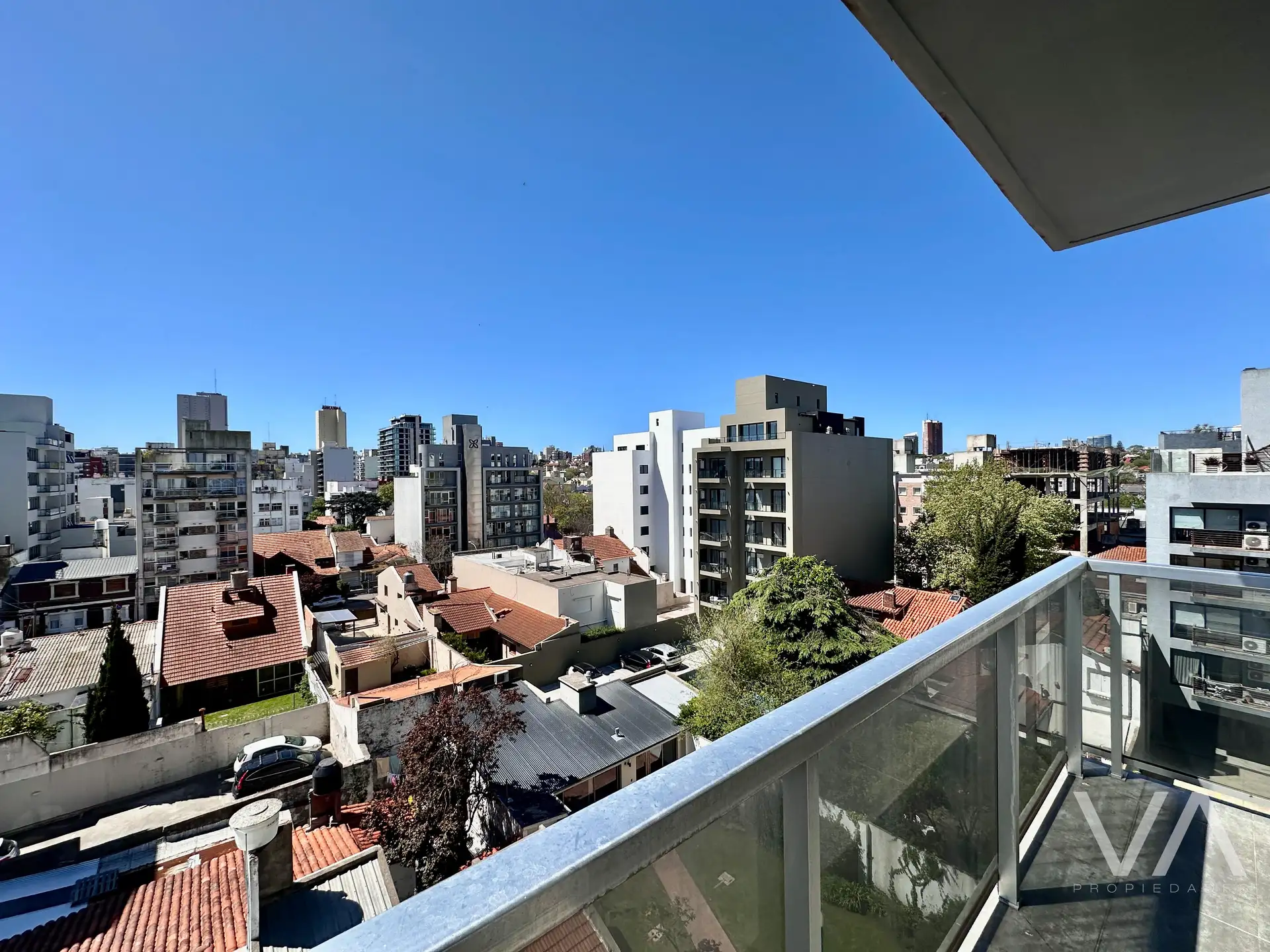 Departamento de 2 ambientes a estrenar. Cochera. Zona güemes.