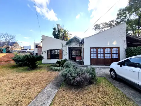 VENTA DE  PROPIEDAD DESARROLLADA TOTALMENTE EN UNA PLANTA, HERMOSO LOTE DE 1077 M2 ITUZAINGO SUR