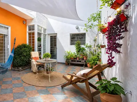 CASA DE PASILLO 2 DORM.   COMODÍN | PATIO, TERRAZA Y QUINCHO | SIN EXPENSAS | OCAMPO 1400  | Abasto