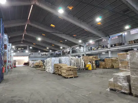 GALPÓN / DEPÓSITO EN PARQUE INDUSTRIAL DE AVELLANEDA Sup. cub: 4.050m² + Entrepiso 600m² – Categ. 3