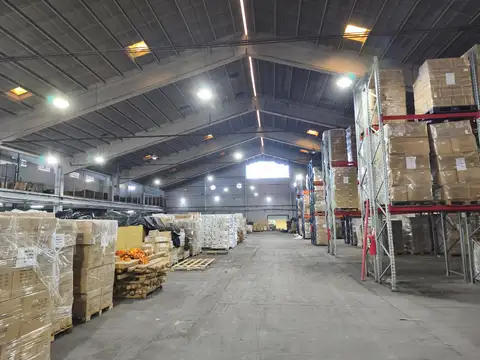 GALPÓN / DEPÓSITO EN PARQUE INDUSTRIAL DE AVELLANEDA Sup. cub: 4.050m² + Entrepiso 600m² – Categ. 3