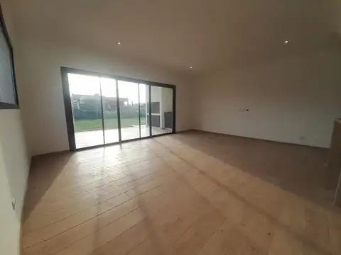 Casa en Venta en Pilar del Este - Santa Emilia, USD 185.000