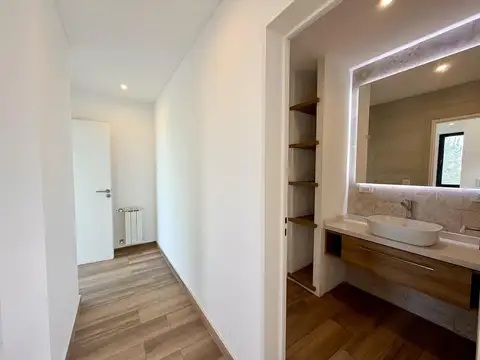 Casa en Venta en Malvinas Argentinas, USD 430.000