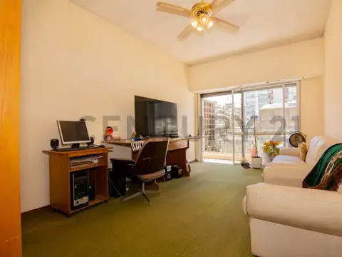 Venta departamento de 3 dormitorios con balcón corrido al frente | Centro, Rosario