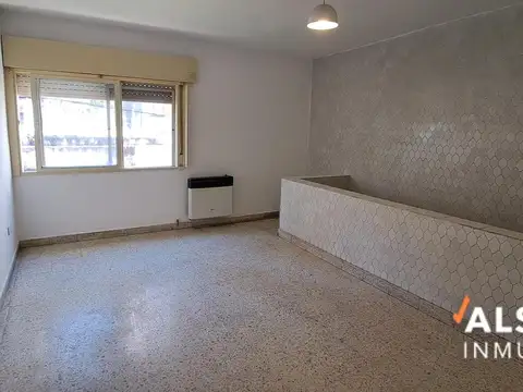 Depto Tipo Casa en Venta 50 años