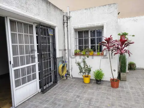 Casa 4 ambientes con 1 baño