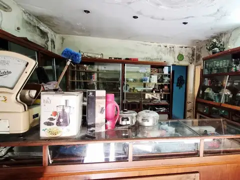 VENTA CASA CON DOS LOCALES COMERCIALES Y DEPÓSITO