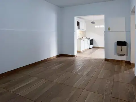 VENTA - Casa pasillo (No Ph), dos dormitorios y patio en Abasto - Rosario