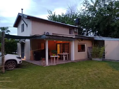 VENTA CASA 4 AMBIENTES BARRIO TIEMPO LIBRE