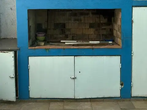 Casa 10 ambientes con 4 baños