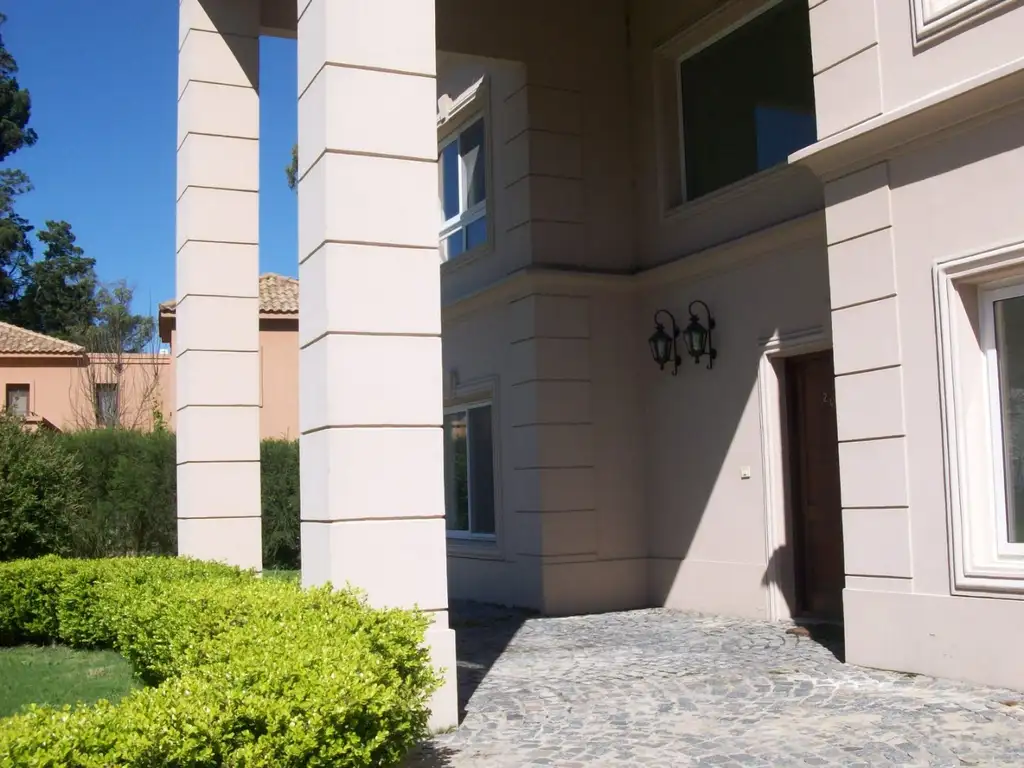 Casa en Abril Club De Campo