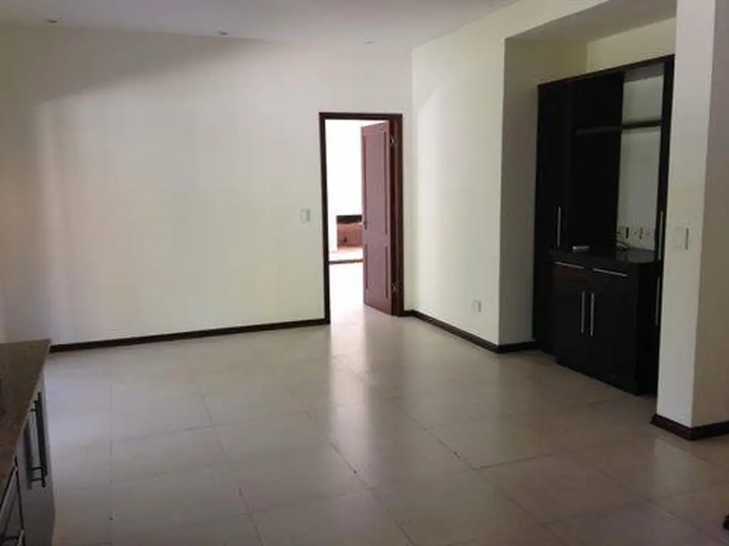 Casa en Abril Club De Campo de 4 dormitorios