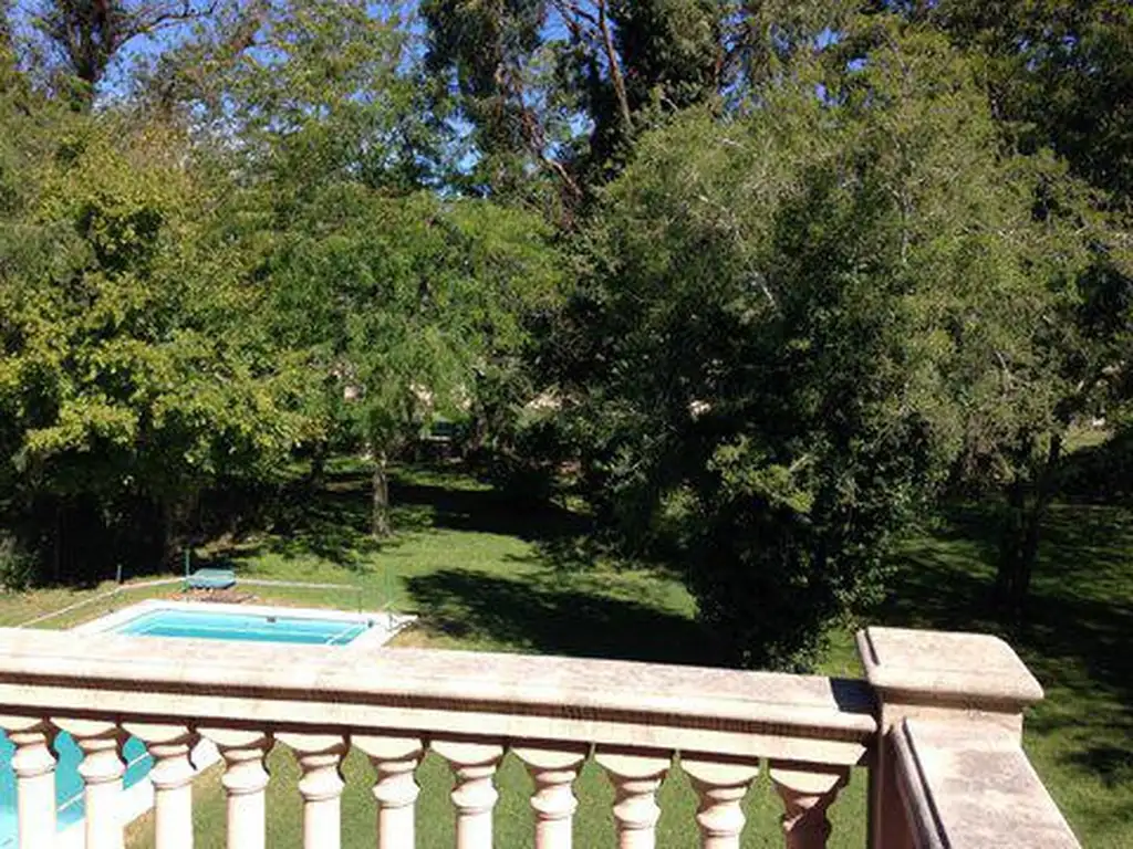 Casa en Venta en Abril Club De Campo