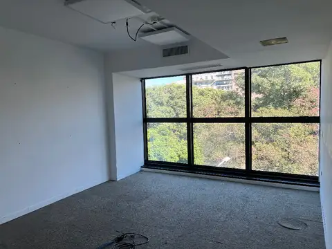 Oficina en Alquiler con 1 cochera