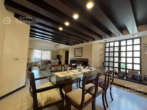Casa en Venta con 3 cocheras