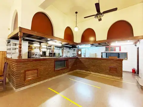 EXCELENTE LOCAL EN LA  AV. ROLON SOBRE LOTE PROPIO EN PLENA ZONA COMERCIAL