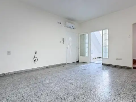 Depto Tipo Casa en Alquiler de 2 dormitorios