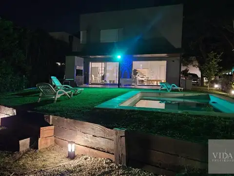 Casa 5 ambientes con 3 baños