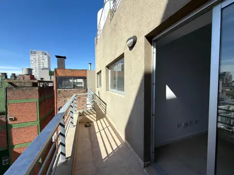 Manuel Ugarte 2000, Piso 9