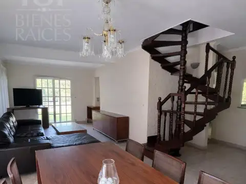 Casa en Venta con 4 cocheras