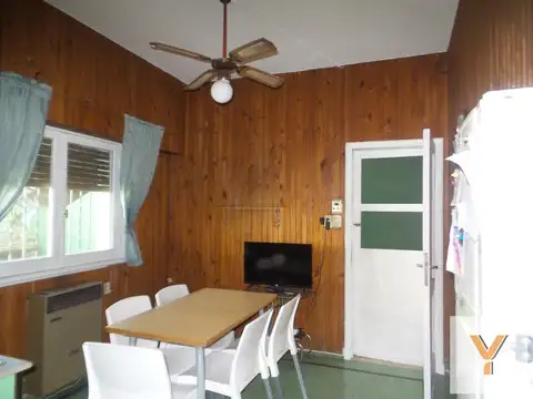 Casa en venta - 3 dormitorios 2 baños - patio interno - 180 mts2 - Gerli