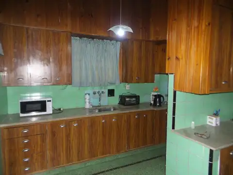 Casa 5 ambientes con 2 baños