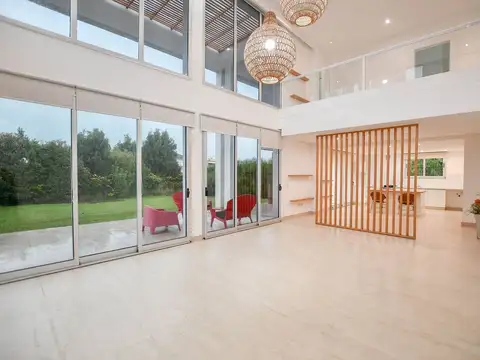 Casa 4 ambientes con 4 baños