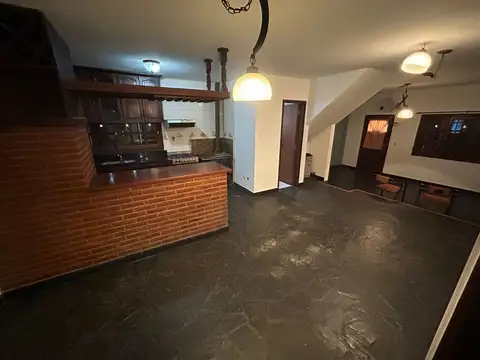 Casa 4 ambientes con 3 baños