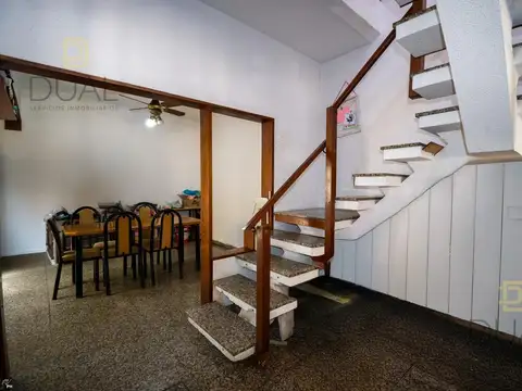Casa 6 ambientes con 2 baños