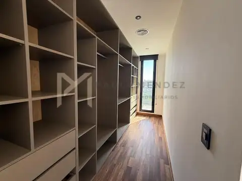 Casa en Alquiler con 1 cochera