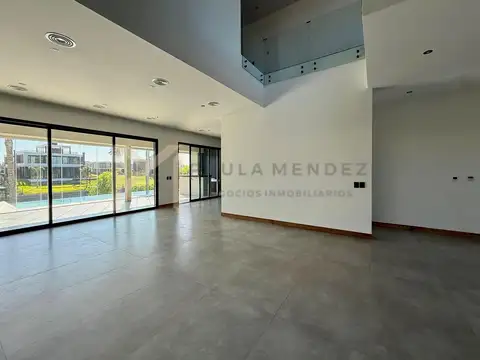 Casa en Alquiler con 1 cochera